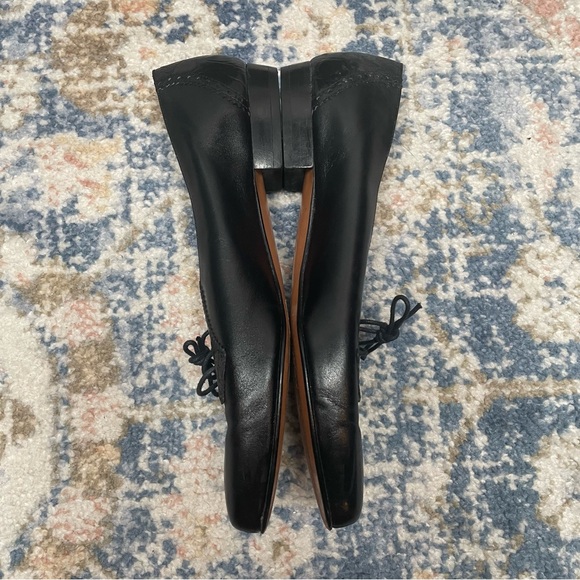 Salvatore Ferragamo Women’s Oxfords Black Leather Women’s Size 7 B EUC - Picture 2 of 8